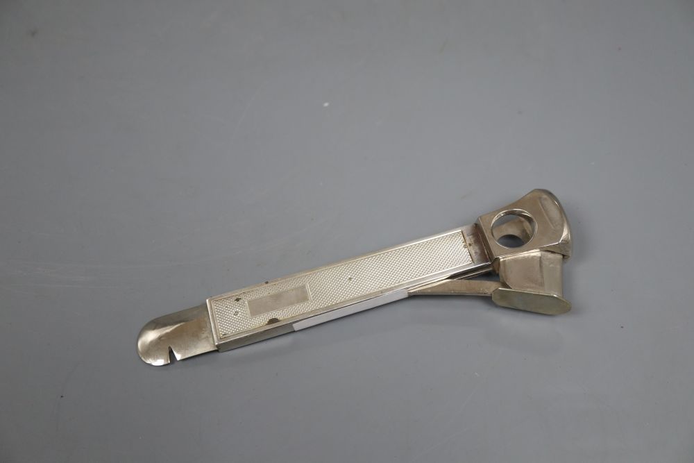 A modern silver mounted cigar cutter, 15.2cm.